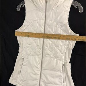 Lululemon Down For A Run Vest ll Mock Neck Goose White Womens Size 6 M Full Zip